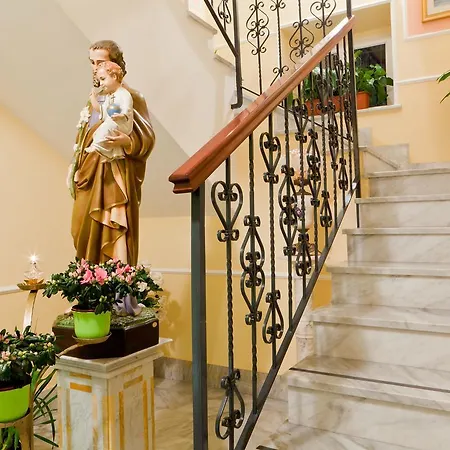 Maria Cristina Brando Bed and Breakfast 3*