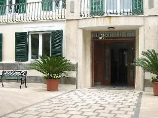 Maria Cristina Brando 3*