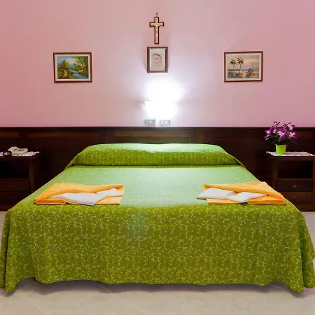 Maria Cristina Brando Bed and Breakfast 3*